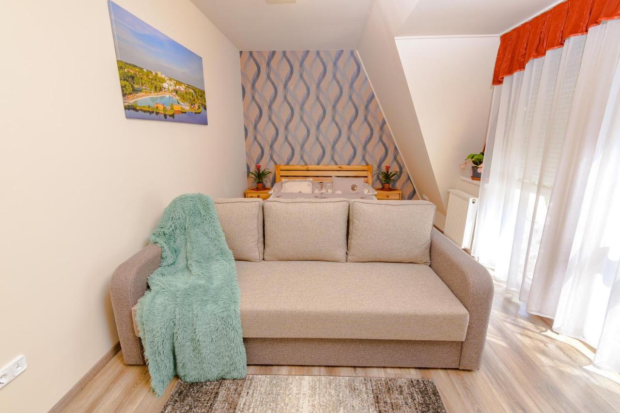 Illes Apartmanok Ii. Hajduszoboszlo Ngoại thất bức ảnh
