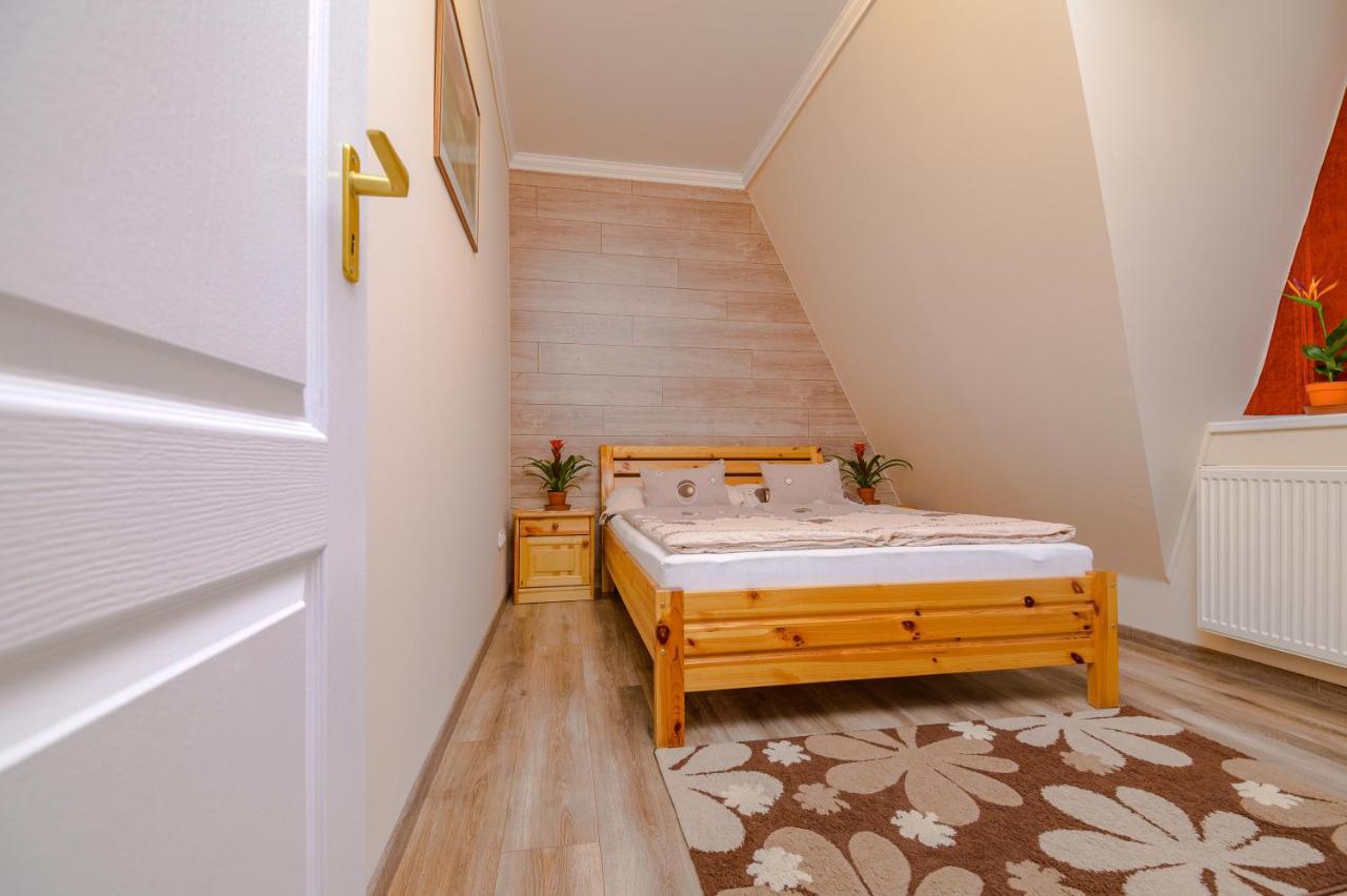 Illes Apartmanok Ii. Hajduszoboszlo Ngoại thất bức ảnh