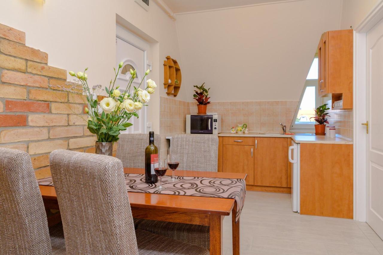 Illes Apartmanok Ii. Hajduszoboszlo Ngoại thất bức ảnh