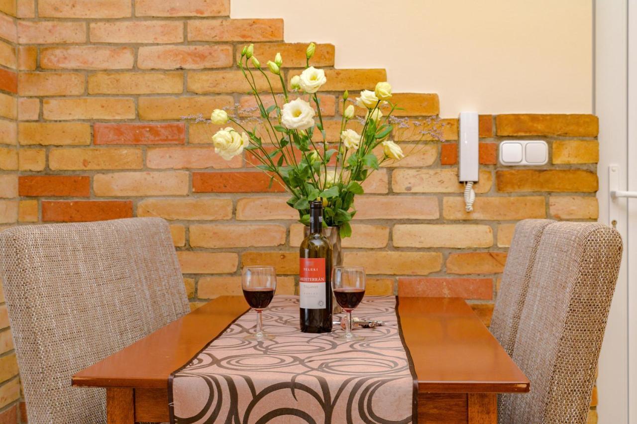Illes Apartmanok Ii. Hajduszoboszlo Ngoại thất bức ảnh